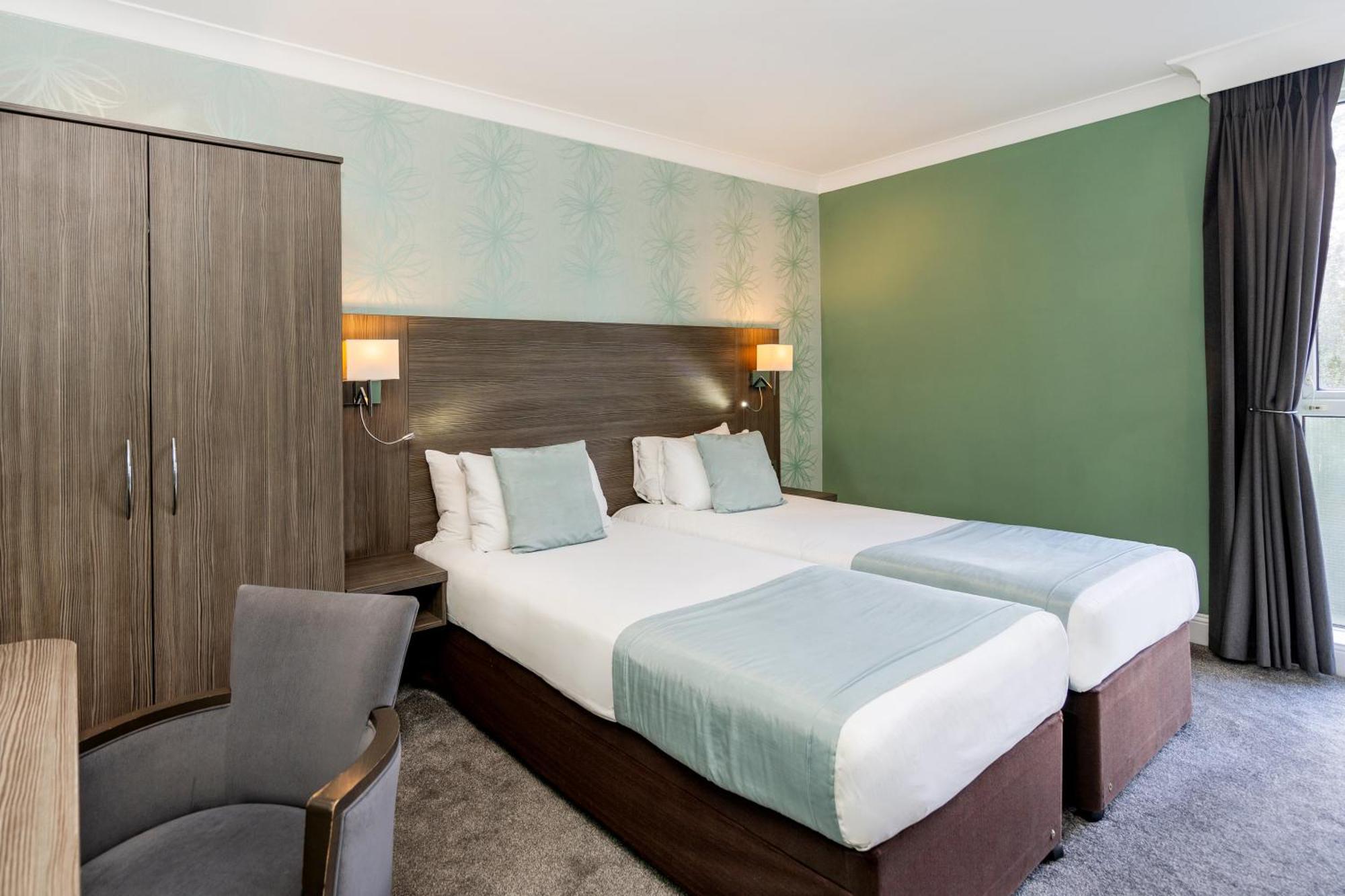 Bromley Court Hotel London מראה חיצוני תמונה